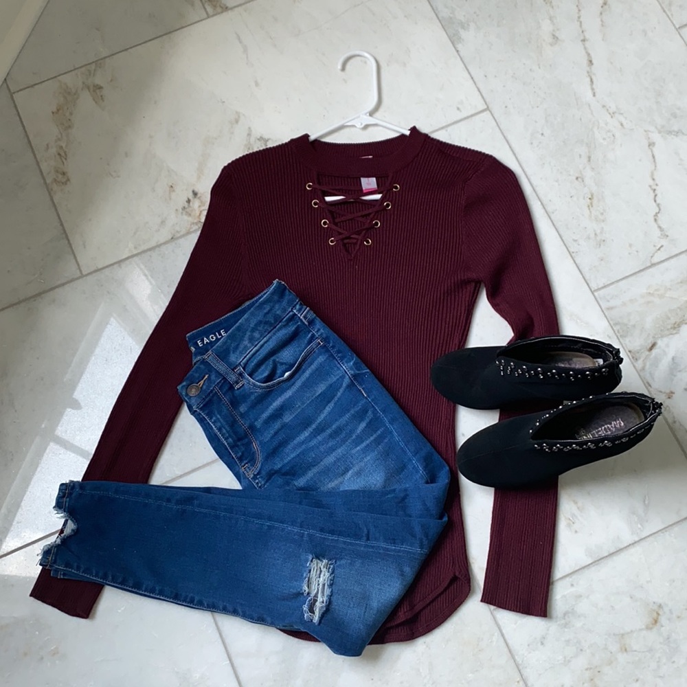 Burgundy peekaboo cleavage rib knit sweater M